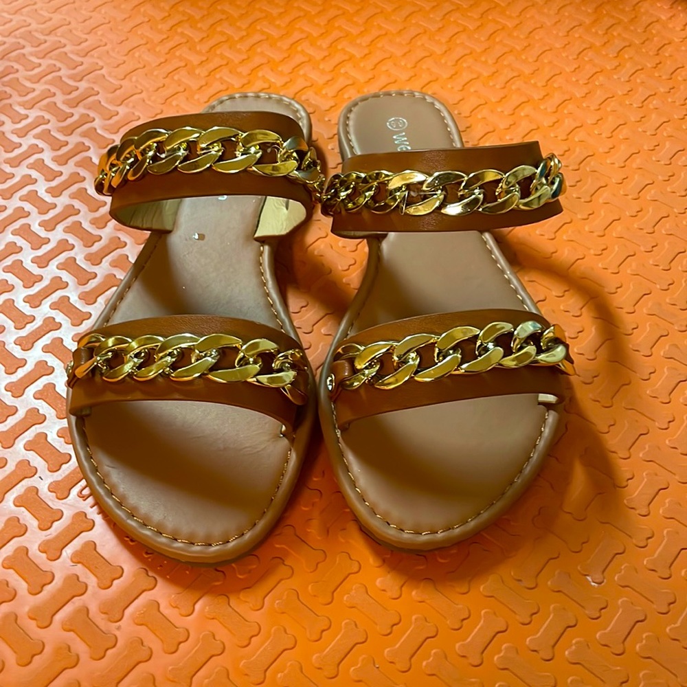 Brown sandals with gold chain